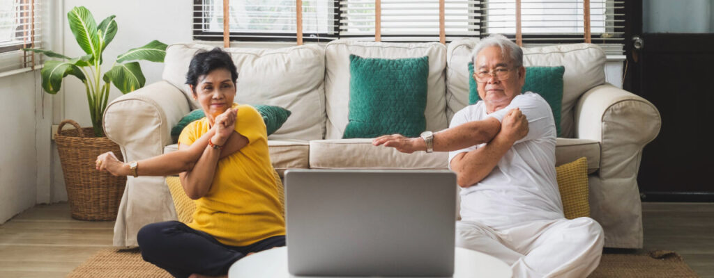 Managing Arthritis Symptoms with Physical Therapy in Seniors