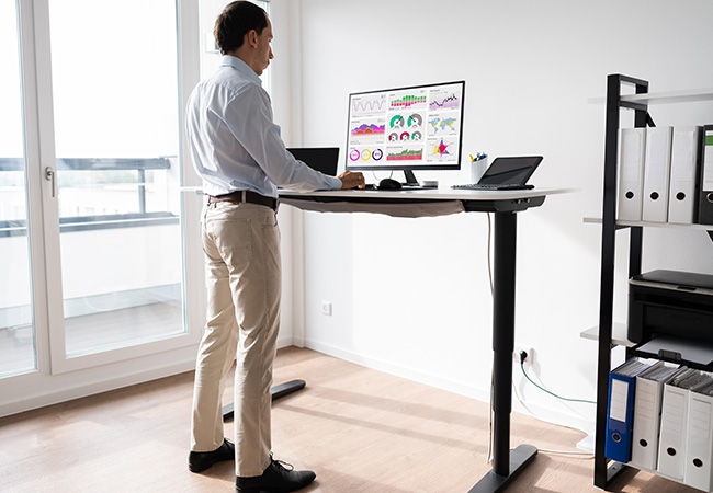 How a Standing Desk Can Reduce Pain at Work